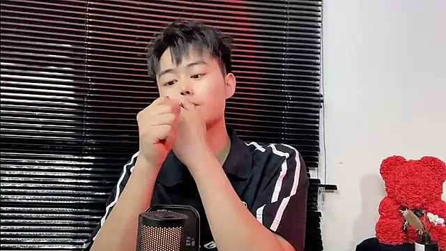 GUCCI-BOY1314 webcam