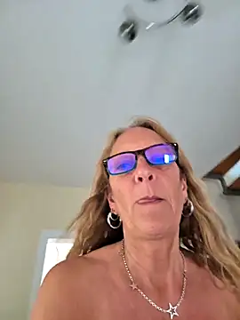 hotwifelyn68 - HotWifeLyn68's free webcam - UK Sex Cams