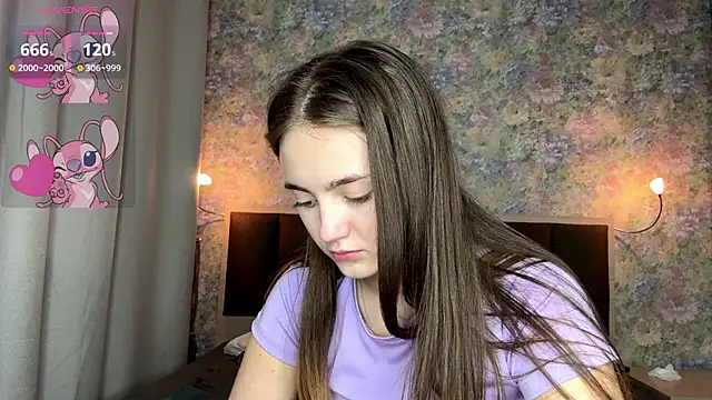 LoraDavi Stripchat cam model