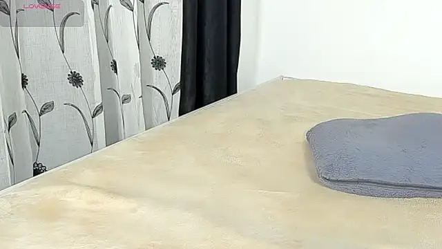 creamy_bubblegum - CREAMY_BUBBLEGUM's free webcam - UK Sex Cams