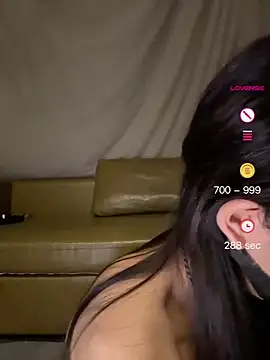 jiajia_l (F young) - 纯素颜在健身房练背中，穿齐B小短裤不会被偷窥到里面的玩具吧