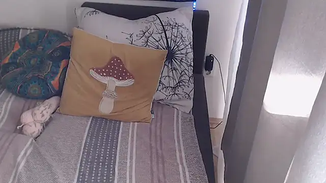 AlienforTwenty webcam