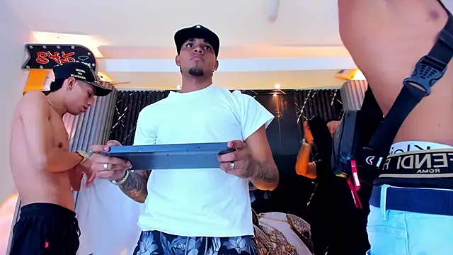 the_knights_of_the_night_ - The_knights_of_the_night_'s free webcam - UK Sex Cams