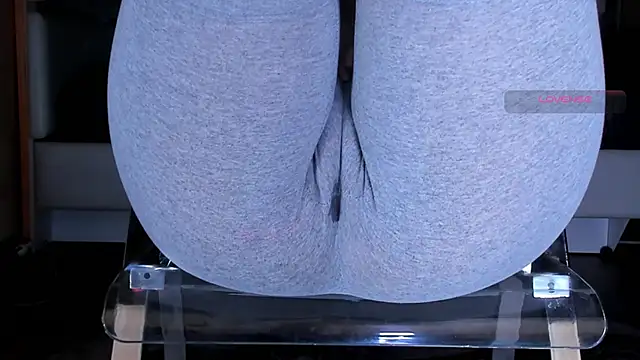 Cameltoe_squirt_inPants