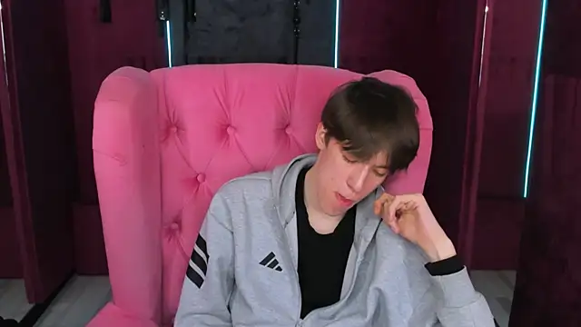 markbranston (M twink) - I am in boxers