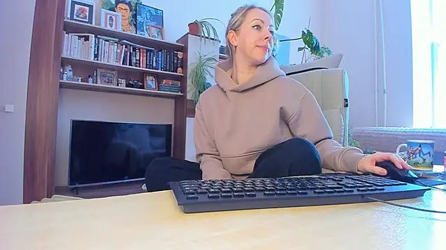 lylithskye (F milf) - To make me happy