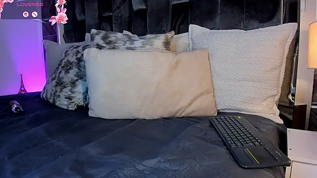 naylagrey (F young) - 🍆Jerking off + tongue job🍆