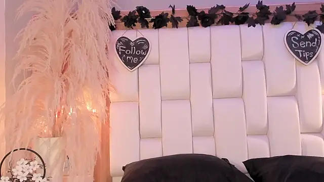 Daphne_And_Roger webcam