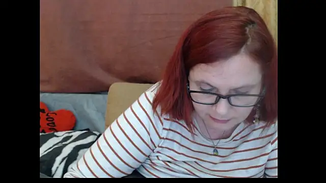 PlayfullMature webcam