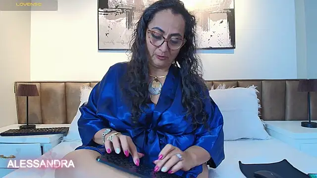 AlessandraLeroy webcam