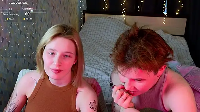 two_gerls_here webcam