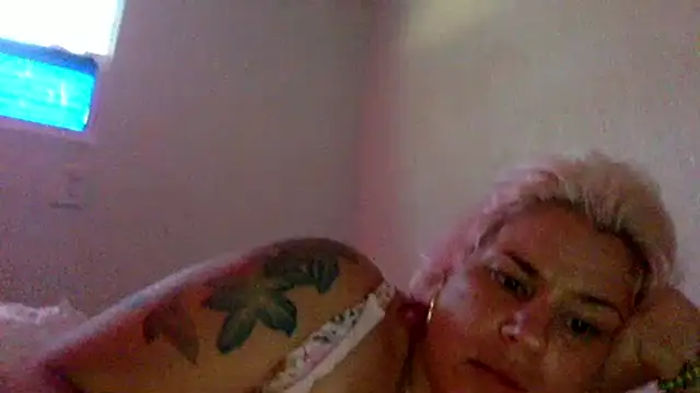 toomuchofafreak webcam