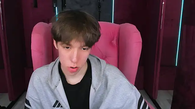 markbranston (M twink) - I am in boxers