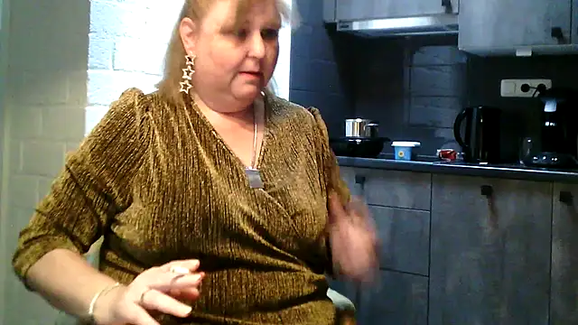 sylviastar46 (Ask my age) - Kies 1 ding uit fooimenu