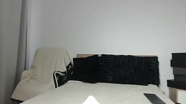 layla23a (F young) - Make my pussy wet for you