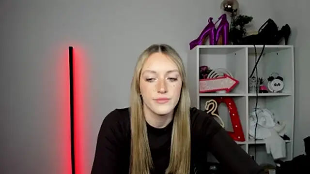 EvelynBlond webcam
