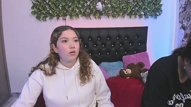 valeria_and_zoe webcam