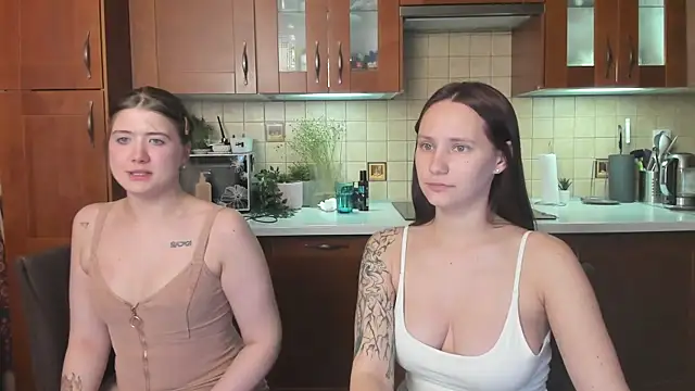 HotCaramellsTV webcam