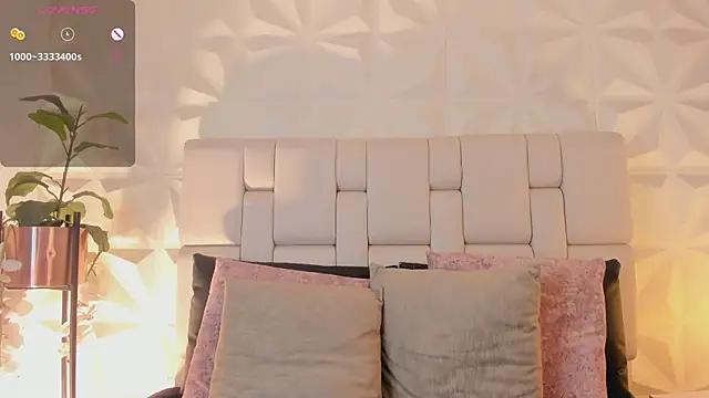 scarlettadams__ webcam