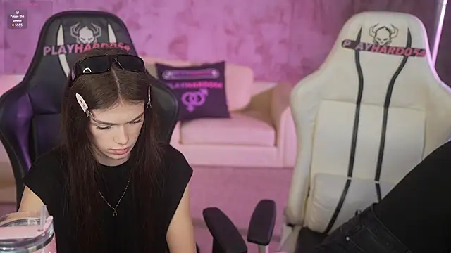 Charlotte_Dreams webcam