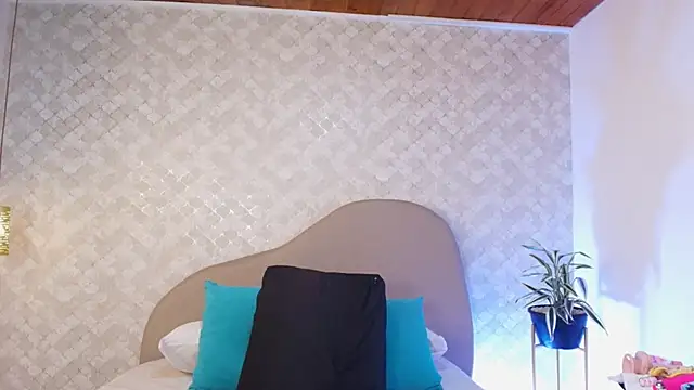 SCARLHETTBROWN webcam