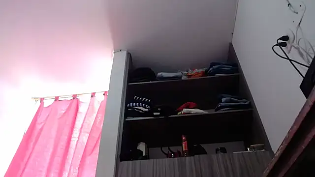 nicolle_milf1978 webcam