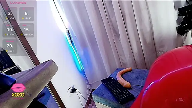 LatexDevil_Blondie webcam