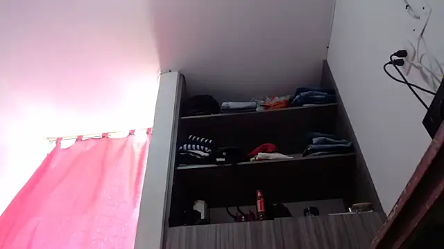 nicolle_milf1978 webcam