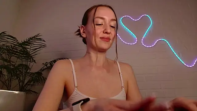 WhitePrincessLuna webcam