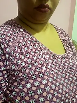 ravina_patil1 (F milf) - Kissing your lips