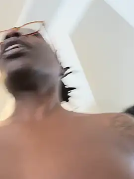 littyleesh1 (F young) - suck that dildo (1 MIN ) daddy girl 🤗