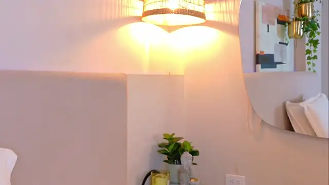 VioletBloomm Stripchat cam model