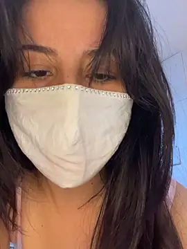 White-Petite live sex cam