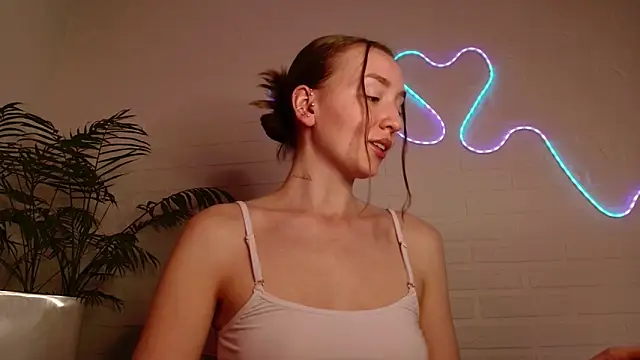 WhitePrincessLuna webcam