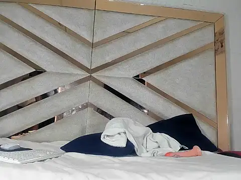 Natasha_Of_The_Rose webcam