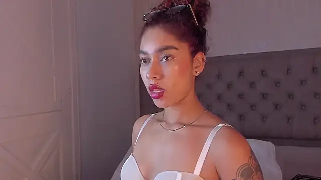 Sienna_brunette webcam