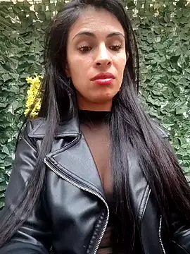 Astrid-- live sex cam