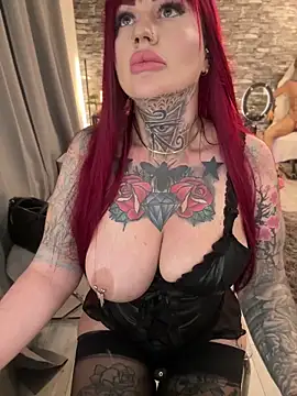 Krysstal003 - Live Cam on Stripchat