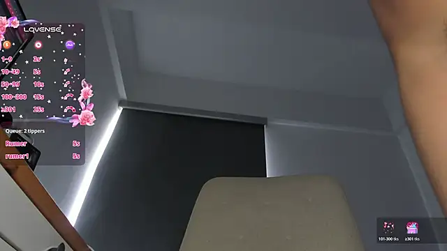 laura-hills18 webcam