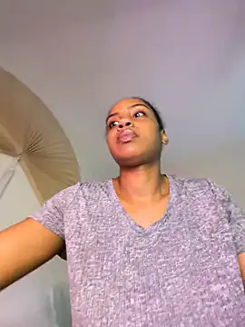 TheRealOshunQueen webcam