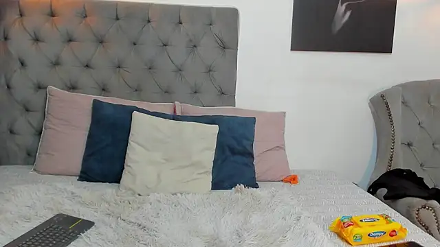 nahiroby_ebony webcam