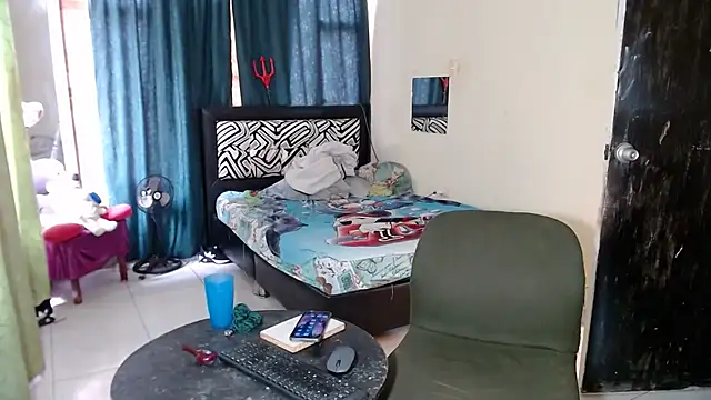 Sashaferrari2000 live sex cam