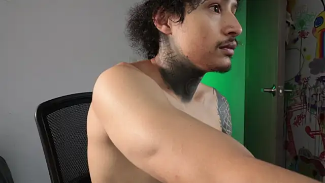 trieone - Trieone's free webcam - UK Sex Cams