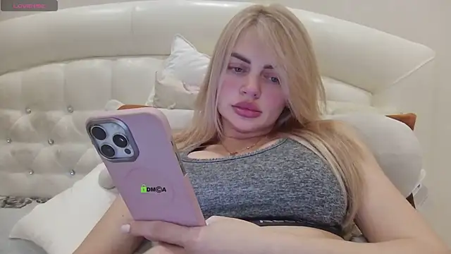 ShamlesssAdell webcam