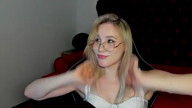 elaravoltage - ElaraVoltage's free webcam - UK Sex Cams
