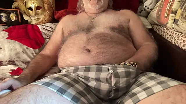 eroticvenetian (Ask my age) - CUM HARD ON DADDY BELLY