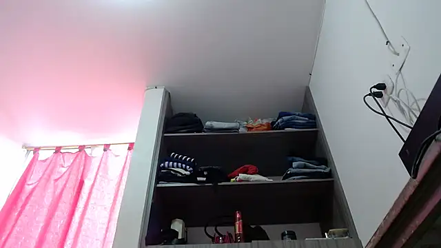 nicolle_milf1978 webcam