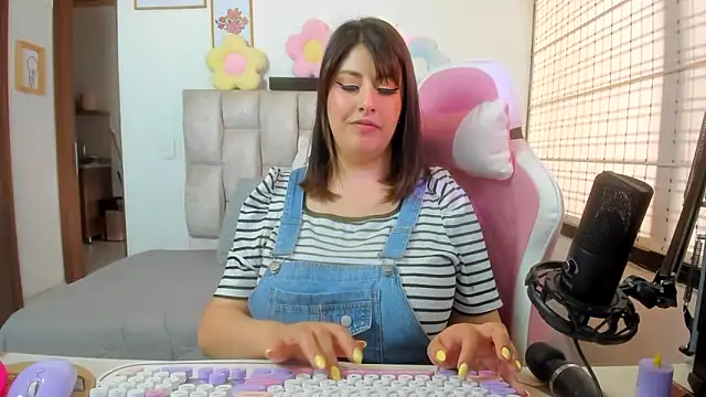 queenalexxa111 webcam