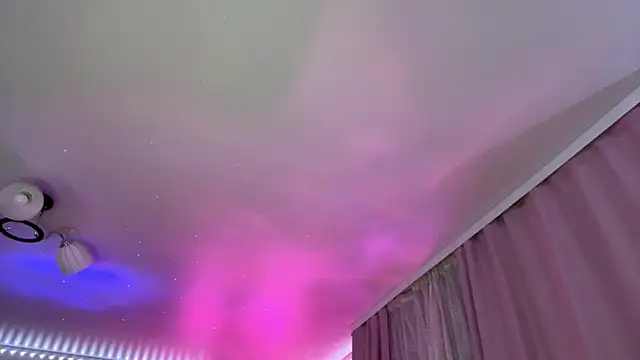 ToxiraLuneX Stripchat cam model