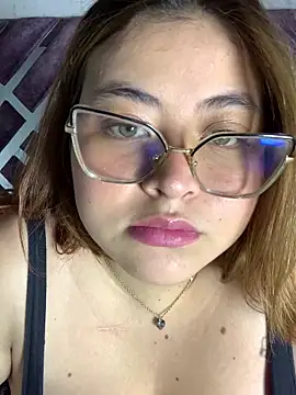 ZoeBennett_Pink webcam